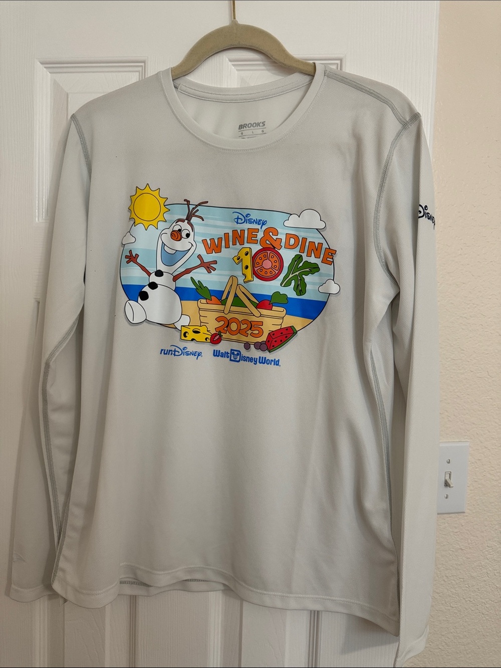Brooks Women’s RunDisney Food & Wine Race Wine & Dine